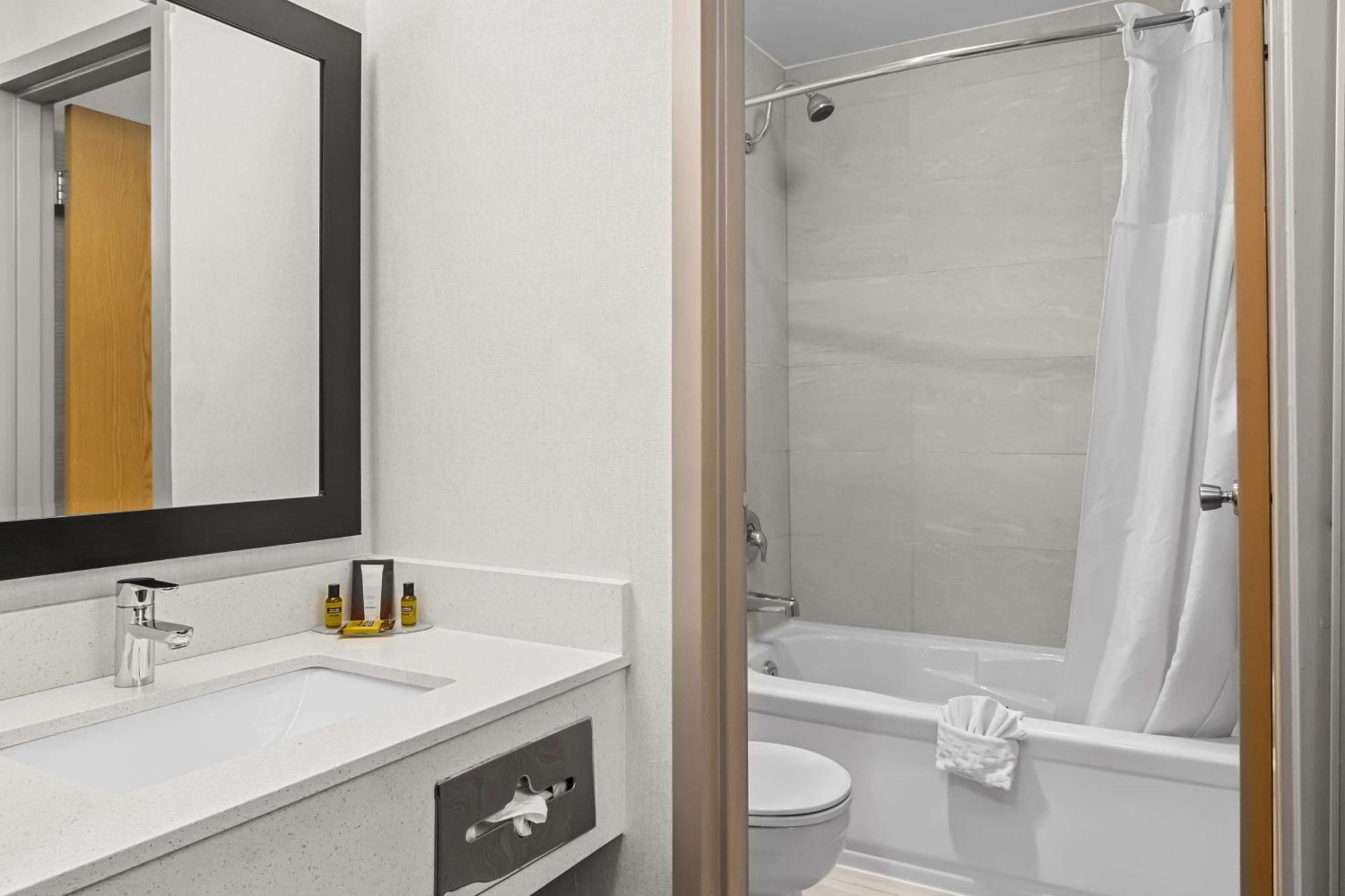 Best Western Plus Langley Inn Bagian luar foto