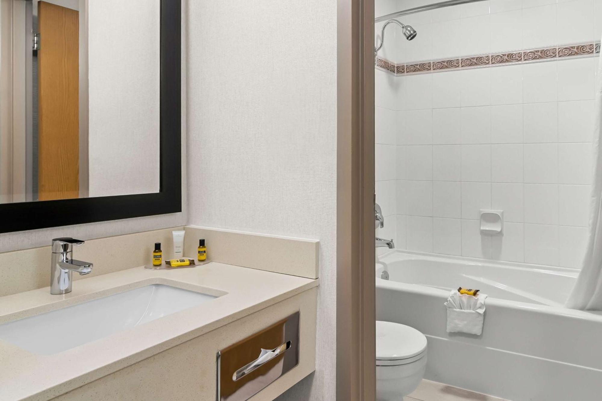 Best Western Plus Langley Inn Bagian luar foto