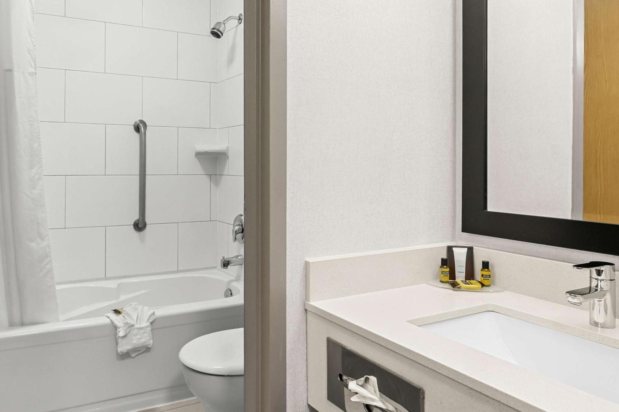 Best Western Plus Langley Inn Bagian luar foto