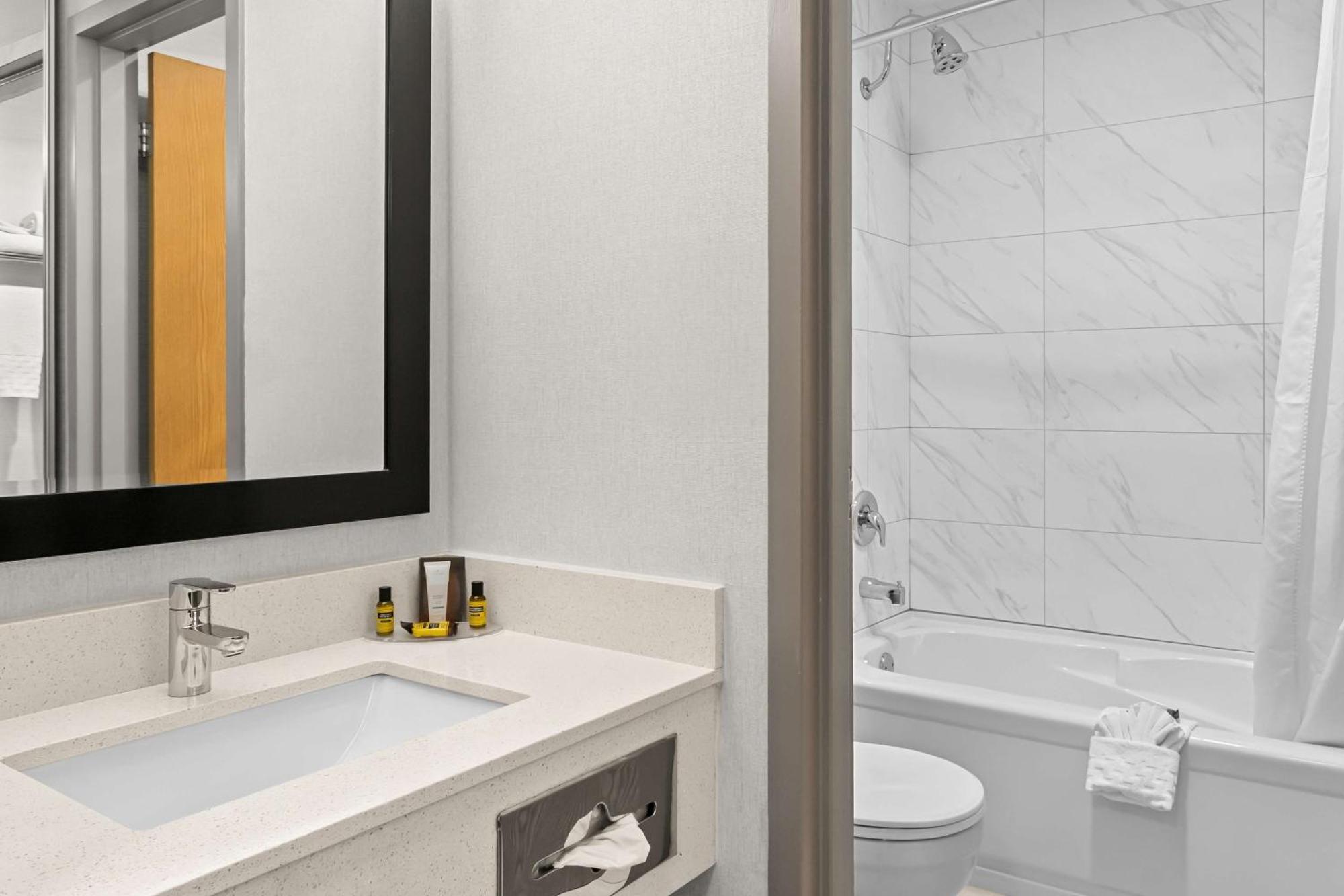 Best Western Plus Langley Inn Bagian luar foto