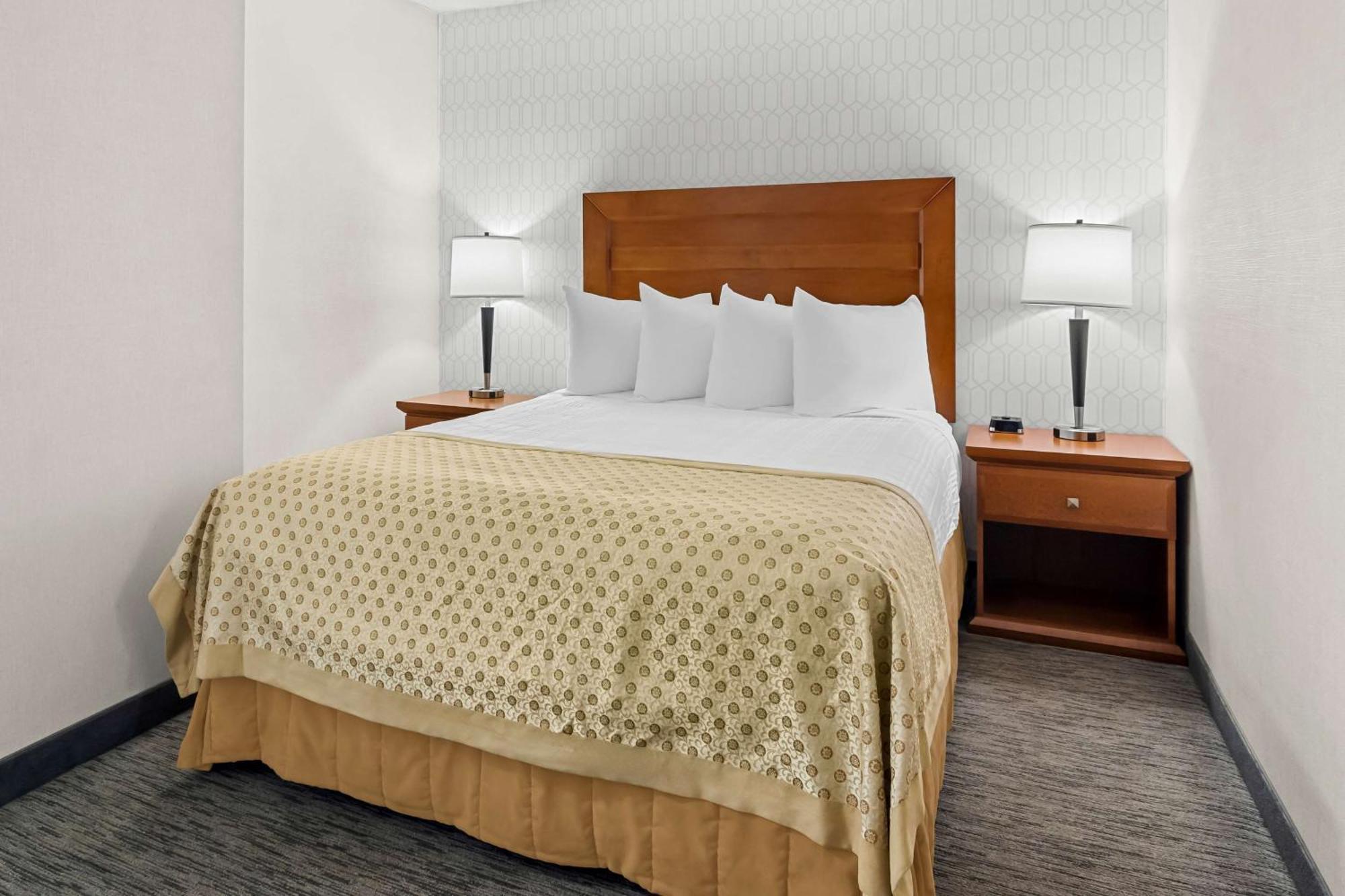 Best Western Plus Langley Inn Bagian luar foto